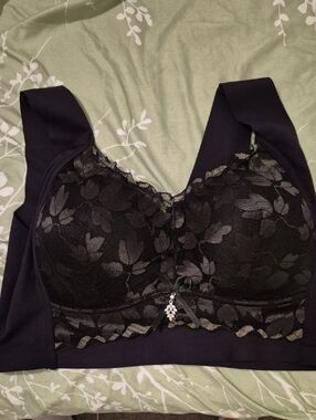 Lacy Bralette With Cups
